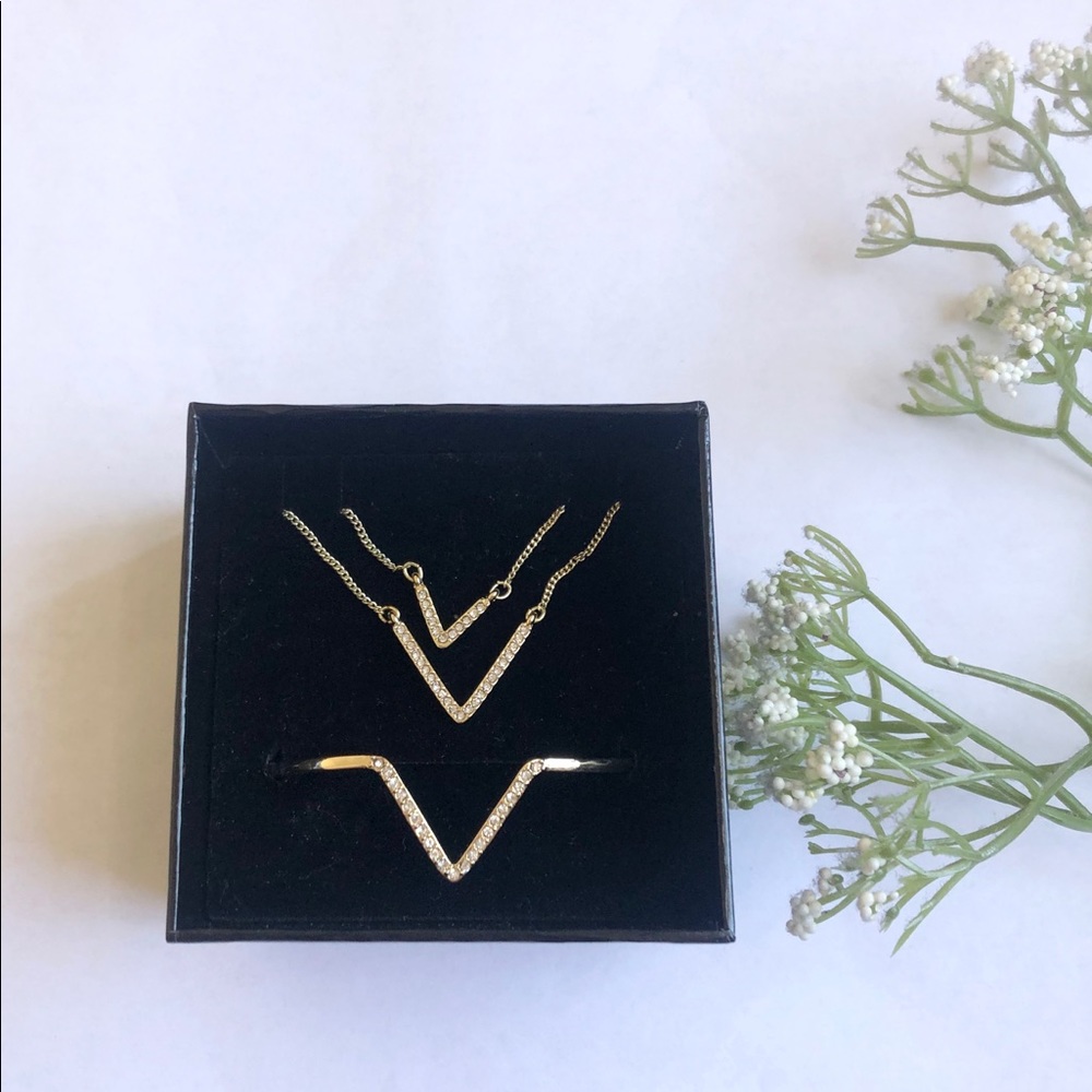 Victoria Secret necklace and bracelet set